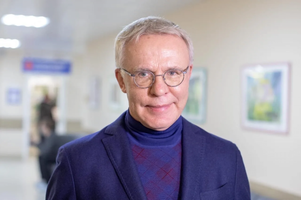 Депутат фракции «Единой России» в Госдуме, Вячеслав Фетисов поздравляет работников культуры Раменского округа