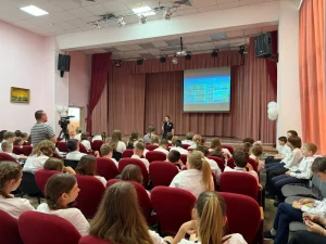 Для учеников Гжельской школы Раменского округа провели урок по безопасности на железной дороге