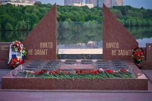 «Единая Россия» провела акцию «Огненные картины войны» в День памяти и скорби